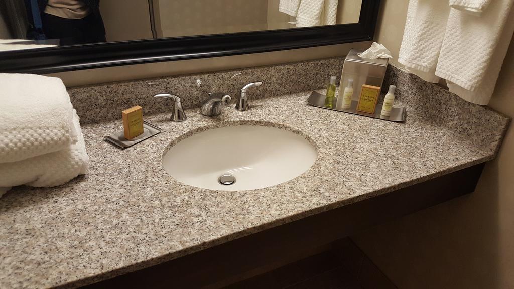 Doubletree By Hilton Pittsburgh Monroeville Convention Center Exterior foto